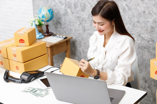 Shein 现货 + 预售双轨运营,平衡库存与销量